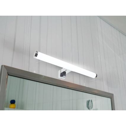 LED-belysning för badrumsspegel LED/8W/230V 30 cm IP44 blank krom