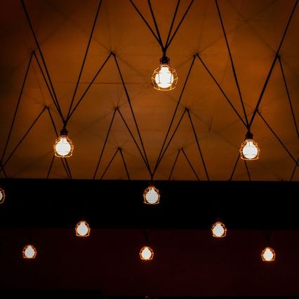 LED glödlampa FILAMENT G95 E27/6W/230V 3000K