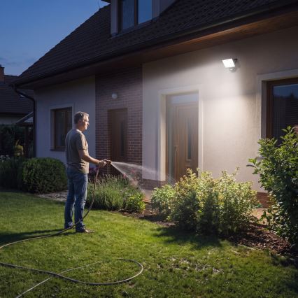 LED reflektor med rörelse- och skymningssensor TAMBO EVO LED/30W/230V 4000K IP44 svart