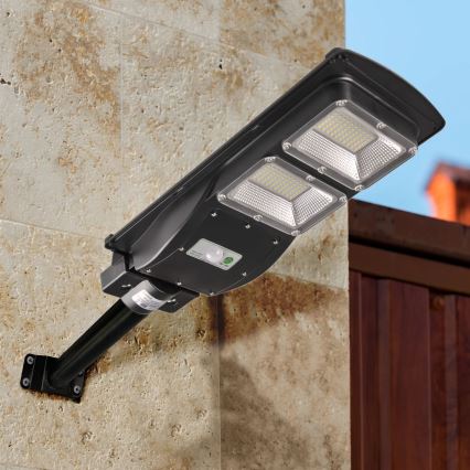 LED Solarlampa för utomhus med sensor STREET 2xLED/6W/3,2V 12000 mAh IP65 + fjärrkontroll