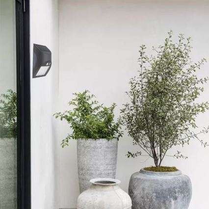 LED-solcellsvägglampa med sensor LED/3W/3,7V 3000/4000K 1200 mAh IP54 antracit