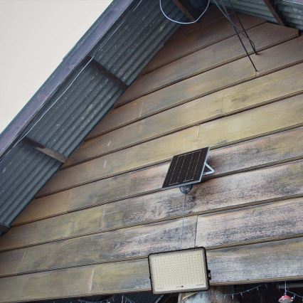 LED Solcellstrålkastare utomhus LED/30W/3,2V 4000K svart IP65 + fjärrkontroll