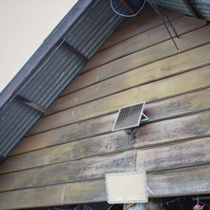 LED Solcellstrålkastare utomhus LED/30W/3,2V 4000K vit IP65 + fjärrkontroll