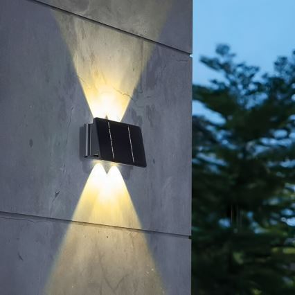 LED Solcellsvägglampa 4xLED/1,5W/3,7V 1500 mAh IP54 svart