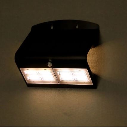LED solcellsvägglampa med sensor LED/7W/3,7V 4000K IP65 4000 mAh svart