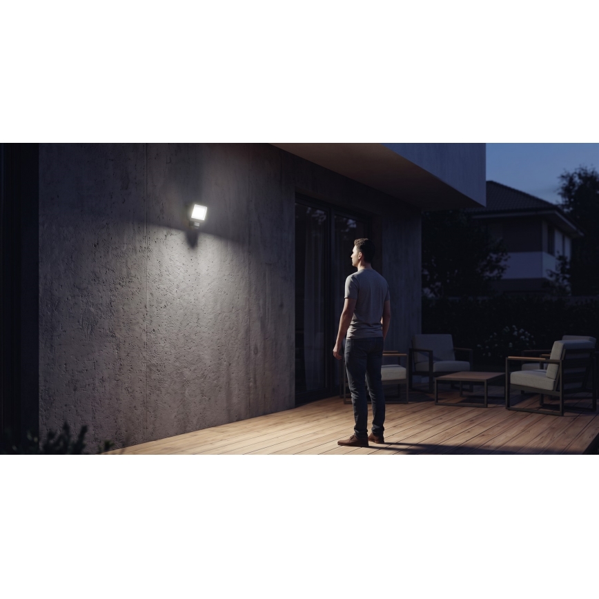 LED-reflektor med rörelse- och skymningssensor TAMBO EVO LED/50W/230V 4000K IP44 svart