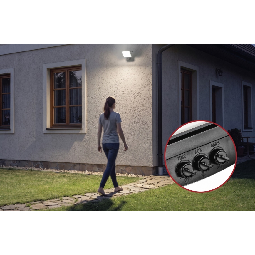 LED-reflektor med rörelse- och skymningssensor TAMBO EVO LED/50W/230V 4000K IP44 svart