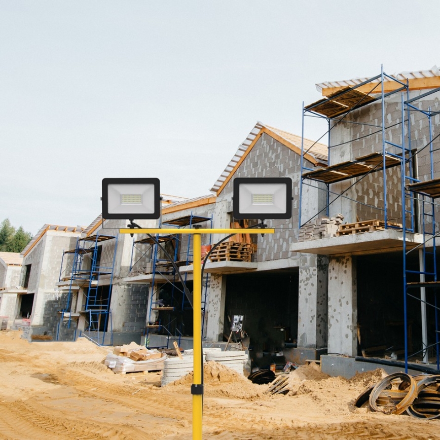 LED-strålkastare med stativ 2xLED/50W/230V 4000K IP44