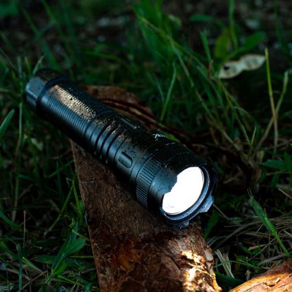 LED Dimbart uppladdningsbart ficklampa med powerbankfunktion LED/10W/5V IPX4 600 lm 2000 mAh