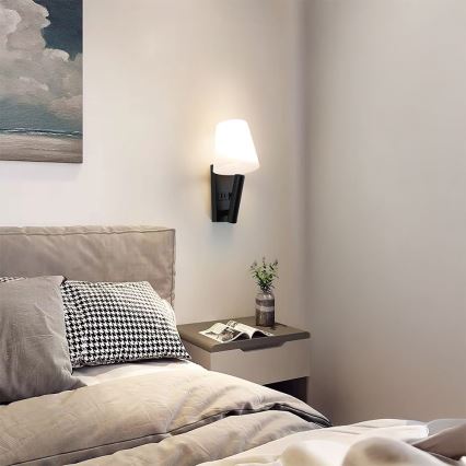 LED-vägglampa med USB-port LED/2W/230V 3000K svart/vit