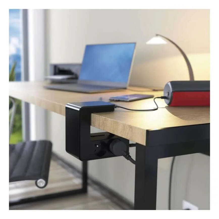 Legrand 050412 - Förlängningssladd med strömbrytare för bords 4Z Typ E + 2x USB-A 1,5m svart