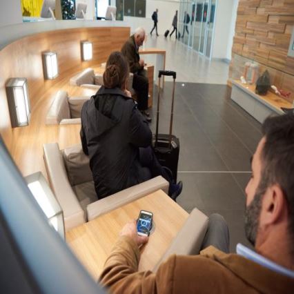 Legrand 077640L - Trådlös laddare för bordsskiva 15W IP44