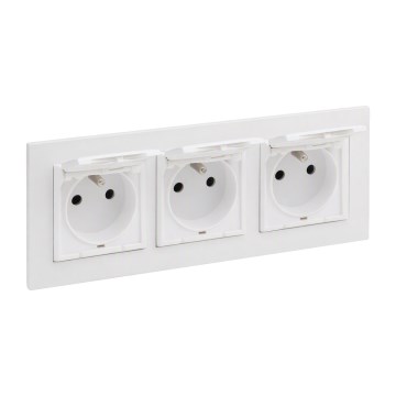 Legrand - Trefaldigt utomhusuttag för hemmet med ram NILOE STEP 250V IP44 vit