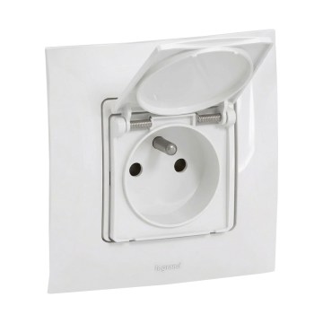Legrand - Utomhusuttag för hemmabruk med ram NILOE 250V IP44 vitt