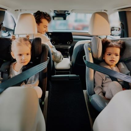 Lionelo - Roterbar bilbarnstol BRAVE i-Size med bas 40-150 cm Black Carbon