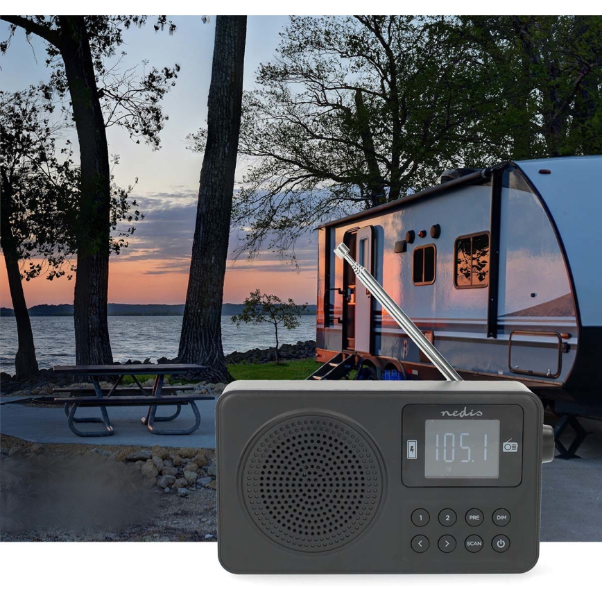 FM-radio med 2 W uteffekt, 5 V driftspänning och 1900 mAh batterikapacitet