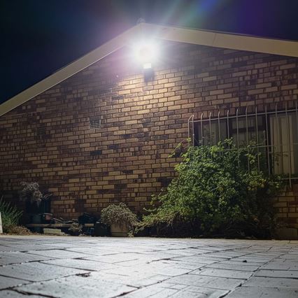 Dimbart LED-strålkastare med rörelsesensor för vägguttag SmartLife LED/20W/230V 3000-6500K IP44 Wi-Fi