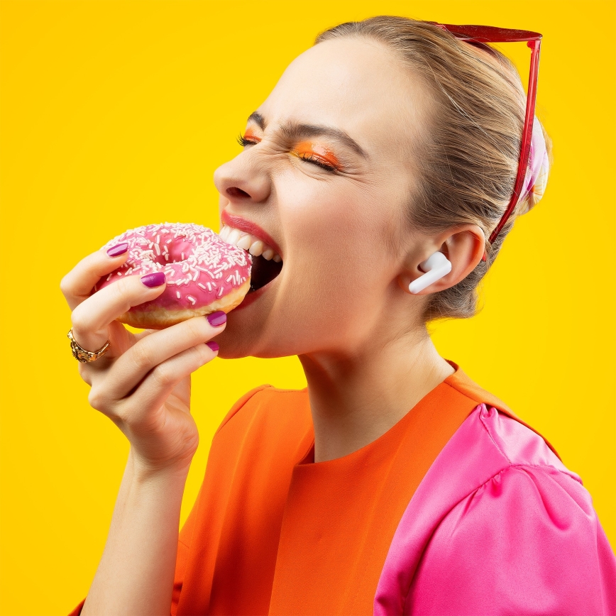 Niceboy Pins 4 PRO - Trådlösa hörlurar med ANC 380 mAh + 2x 35 mAh IP54 vit