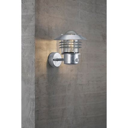 Nordlux - Utomhusvägglampa med sensor VEJERS 1xE27/60W/230V IP54, silver