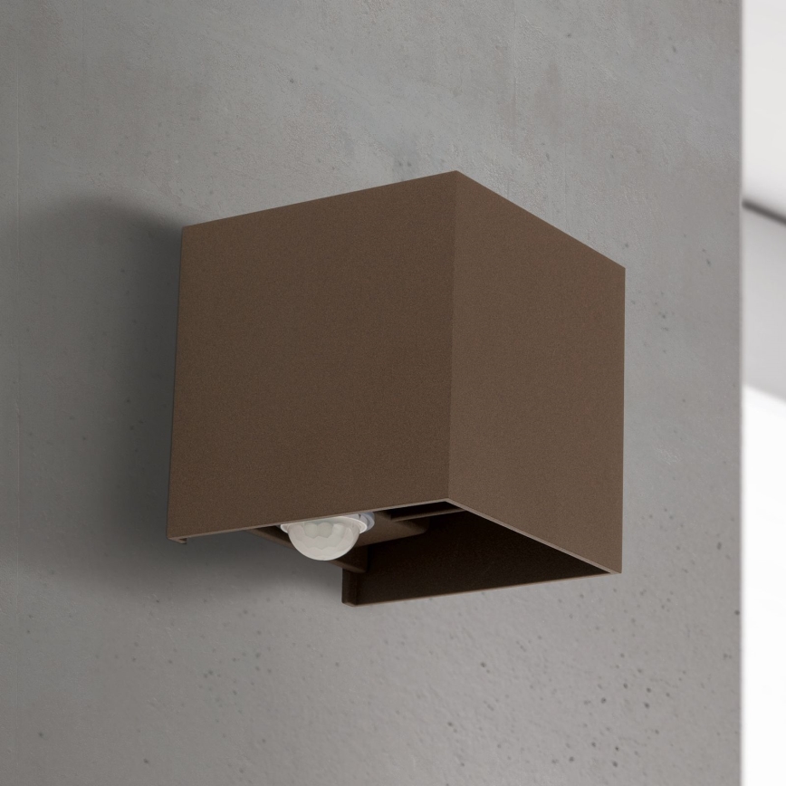 Utomhus vägglampa med rörelse- och skymningssensor CUBE-S LED/13W/230V IP54 brun