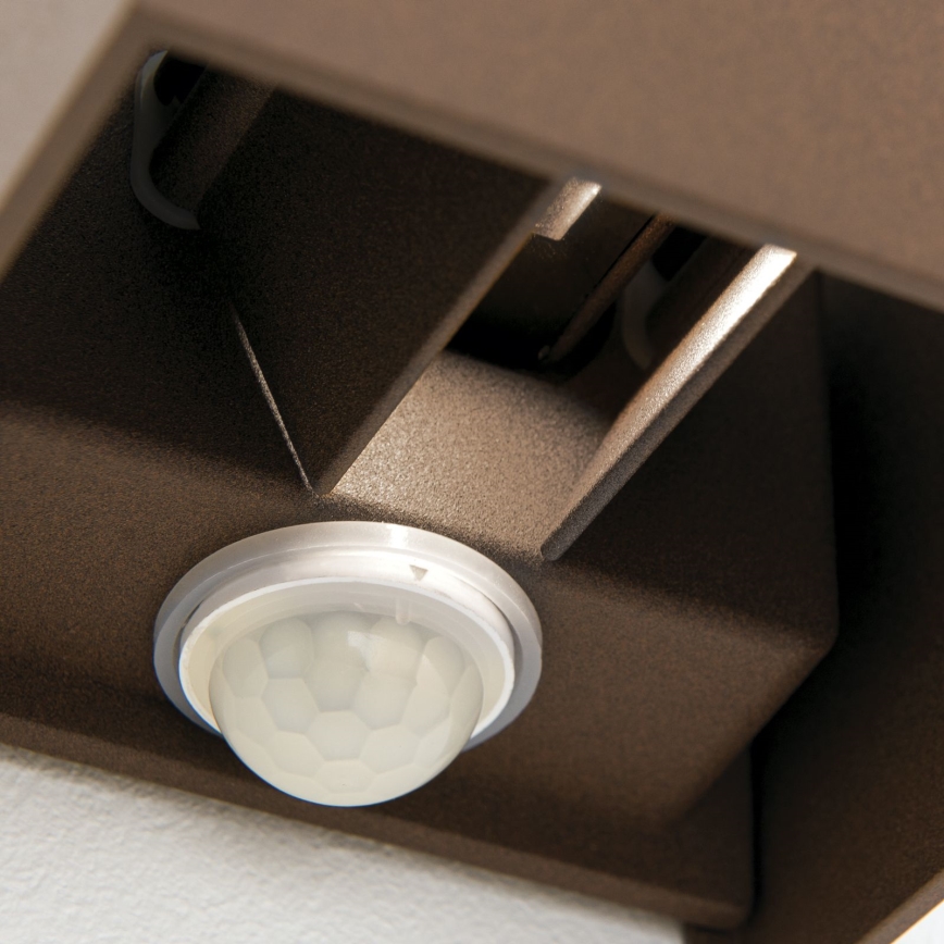 Utomhus vägglampa med rörelse- och skymningssensor CUBE-S LED/13W/230V IP54 brun