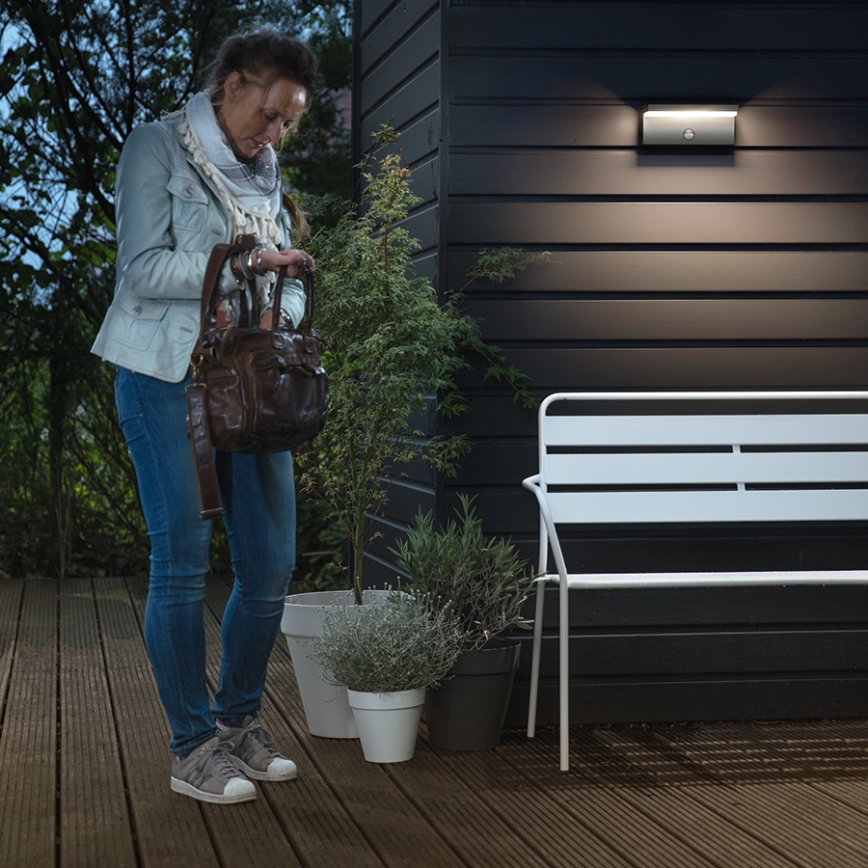 Philips - LED Utomhus vägglampa med sensor 2xLED/4,5W/230V 2700K IP44