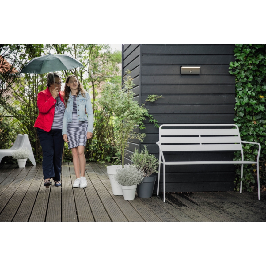 Philips - LED Utomhus vägglampa med sensor 2xLED/4,5W/230V 2700K IP44