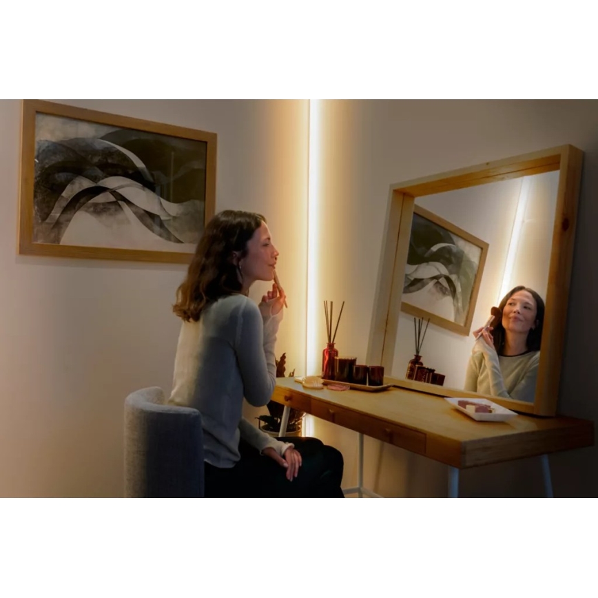 Philips - Hue OMNIGLOW RGBW LED-remsa, dimbar, 5m LED/60W/230V 2200–6500K