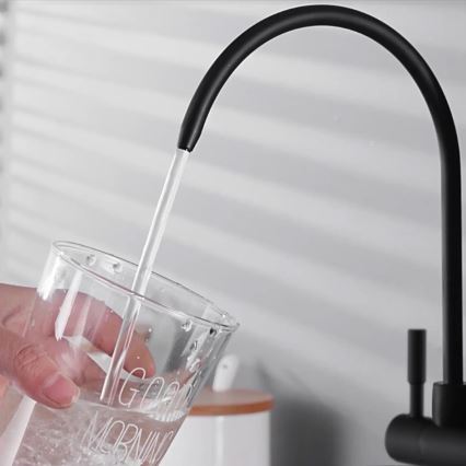 REA-B7564 - Köksblandare med utdragbar handdusch och inbyggd filtrering ECO FRESH 37,5 cm matt svart