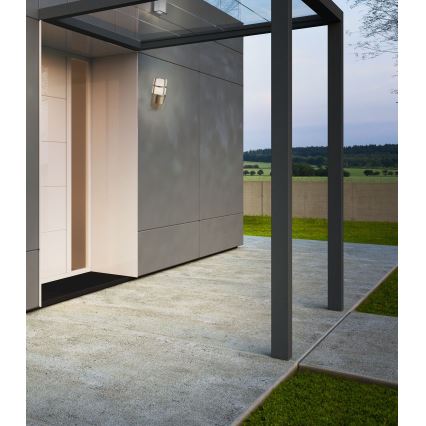 Redo 90202 - Vägglampa för utomhusbruk TRITON 1xE27/28W/230V IP54 mässing