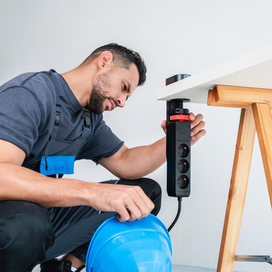 Förlängningskabel med bordfäste 3 uttag Typ E + 2x USB-A + 1x USB-C 1,5 m svart