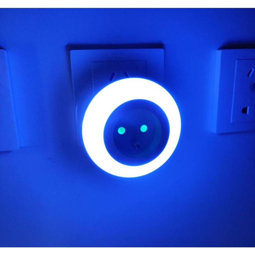 LED nattlampa  med skymningssensor  Data kontakt  zásuvkou LED/0,6W/230V