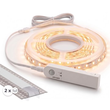 SET 1x LED-remsa med rörelsesensor FLEX LED/3,6W/4xAA 2 m + 2x infällda profiler 1 m silver/vit