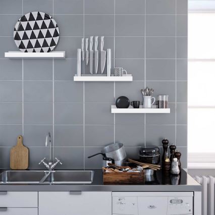 Set med 3 vita vägghyllor SHELFY