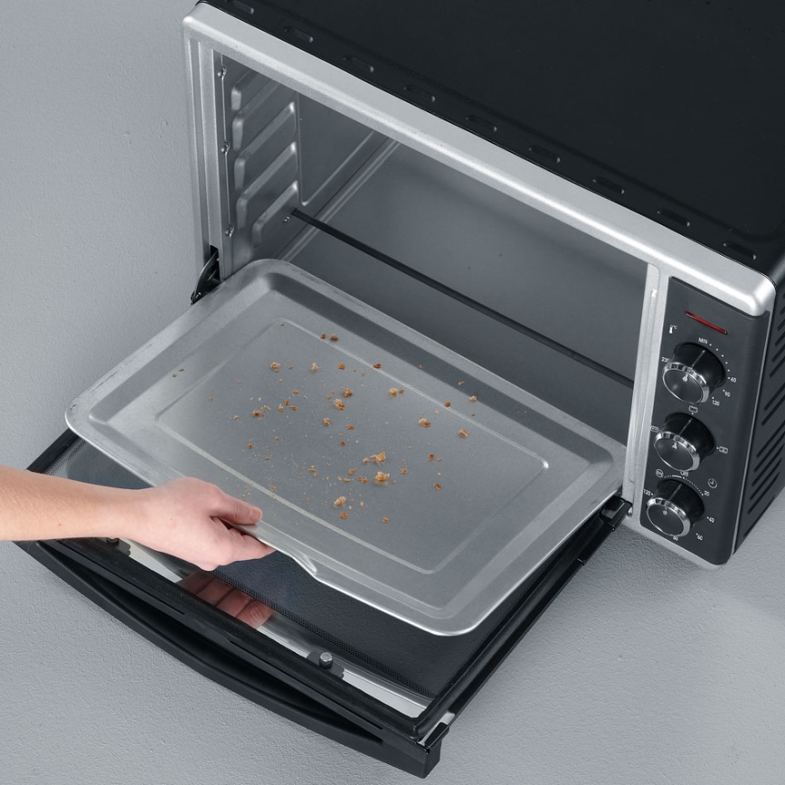 Severin TO 2058 - varmluftsugn med grill och pizzasten 1800 W/230 V 42 l svart