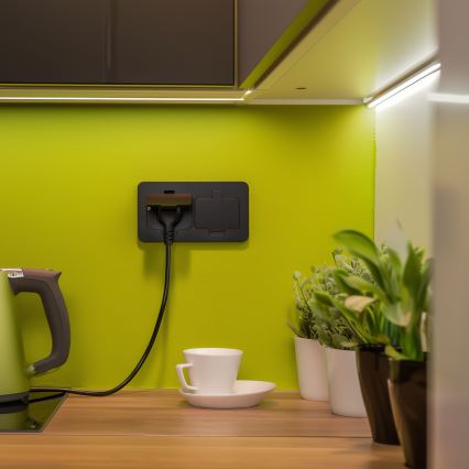 Utomhus inbyggd golv dubbelt uttag IP55 svart rektangulär