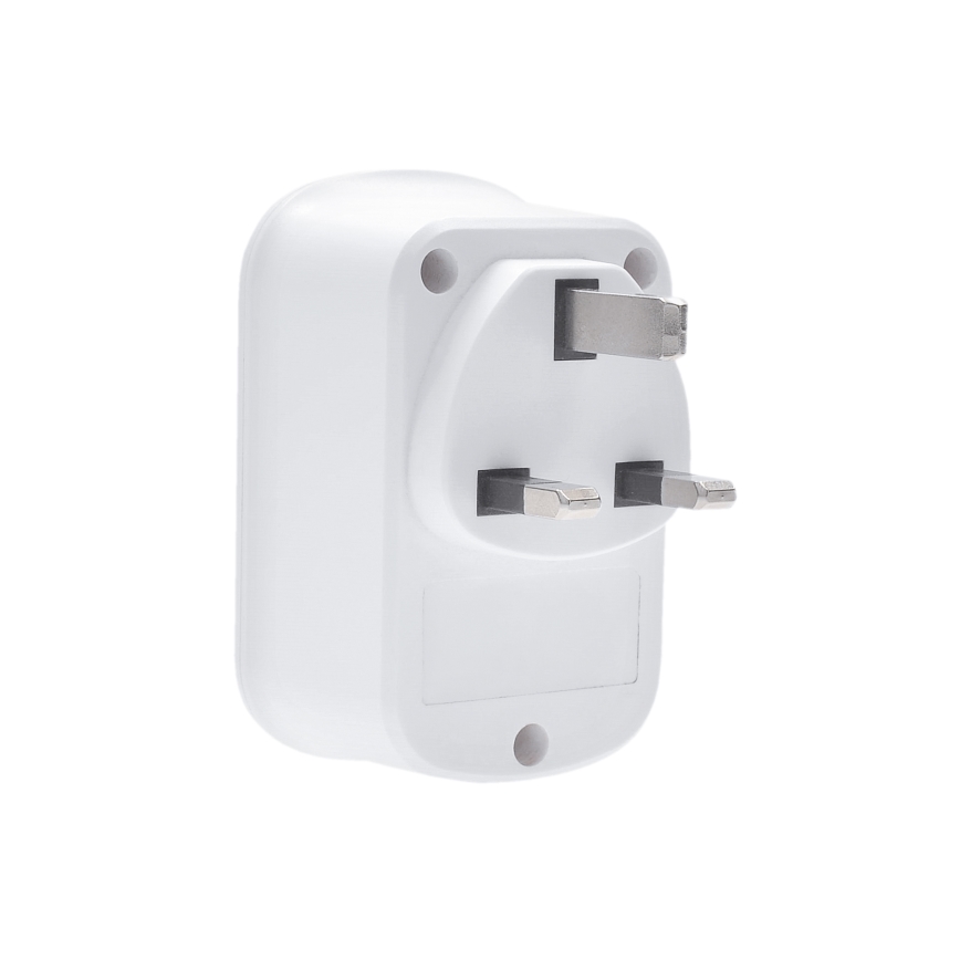 Reseadapter för UK 230V 2x USB-A + 1x USB-C