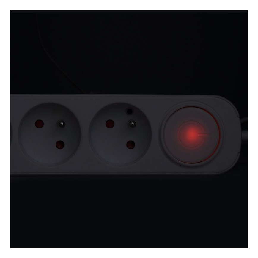 Förlängningskabel 5 m med inbyggd strömbrytare, 3 uttag och USB-A- och USB-C-laddning