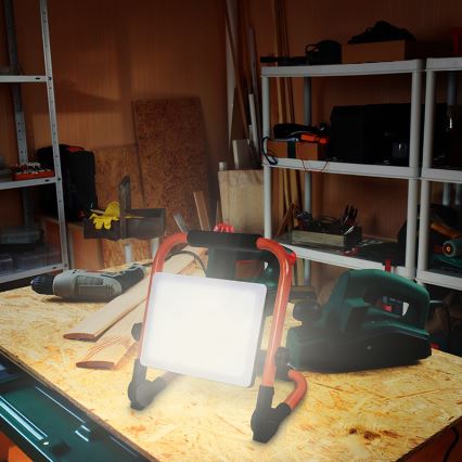 LED-strålkastare med stativ LED/100W/230V 4000K IP65