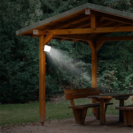 LED Utomhusstrålkastare med en sensor LED/30W/230V 4000K IP44