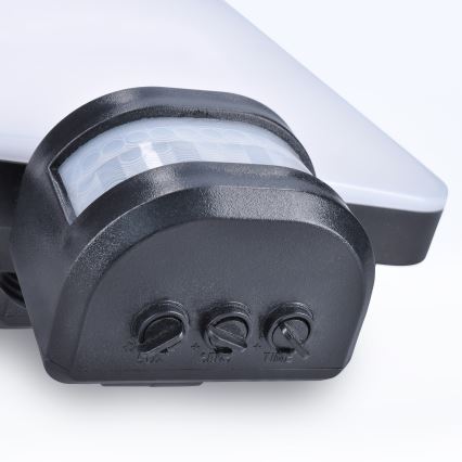 LED solcellsspot med rörelsesensor LED/11W/3,7V 4400mAh 3000K/4000K/6500K IP54