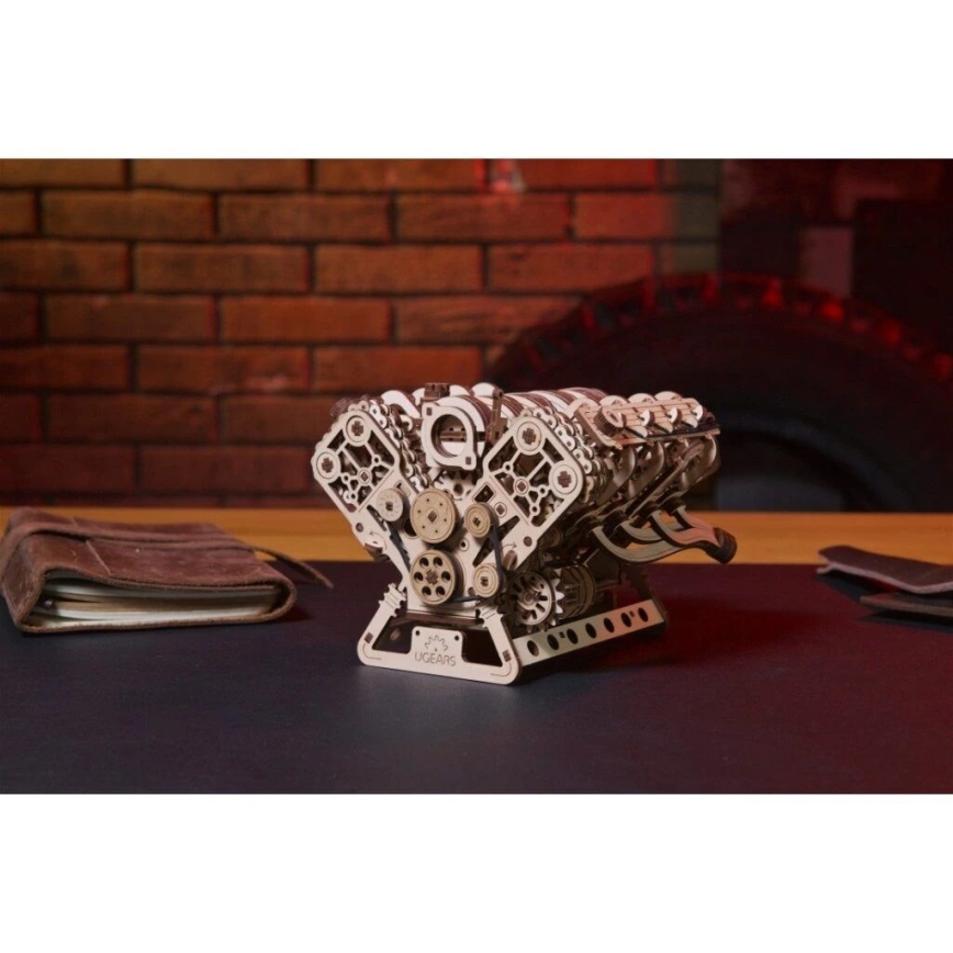 Ugears - 3D-mekaniskt träpussel V8-motor