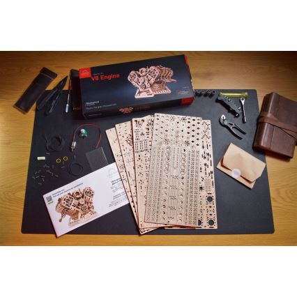 Ugears - 3D-mekaniskt träpussel V8-motor