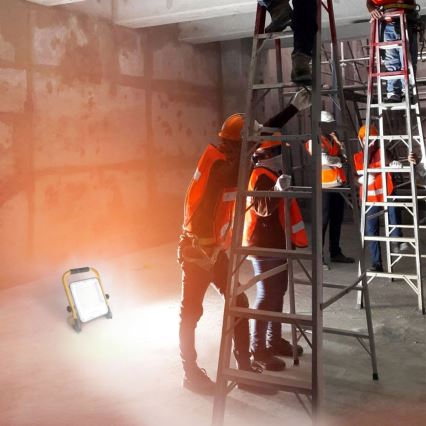 Uppladdningsbar LED-reflektor med stativ LED/50W/3,2V 4500K 5000 mAh IP65 orange