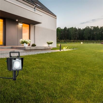 Utomhus stolpe med uttag IP44 + time Strömbrytare, gummikabel 1,5 m