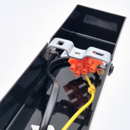 Vägglampa ASTRID 1xE27/60W/230V skinande svart