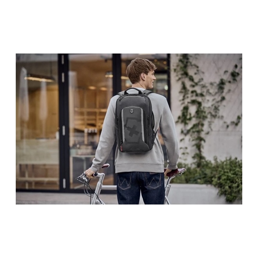 Victorinox - Ryggsäck Touring 2.0 Traveler 33 l svart