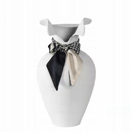 Vit keramisk vas 41,5 x 23 cm